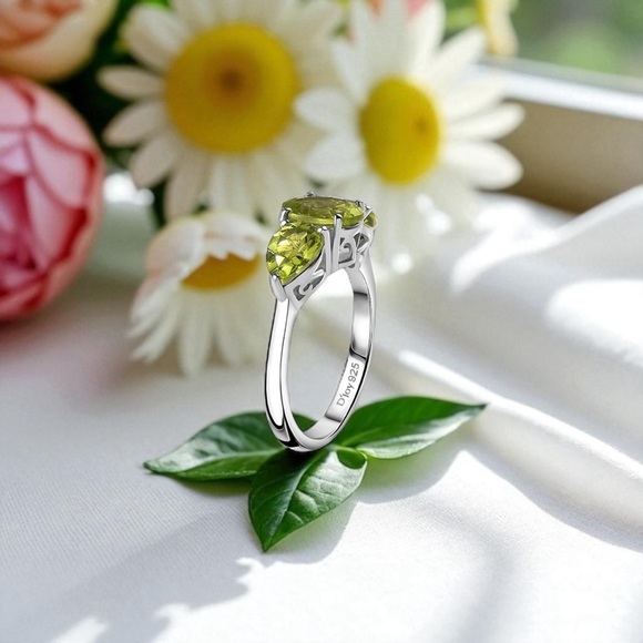 Sterling Silver and Peridot Green Gemstone Ring - Picture 6 of 14